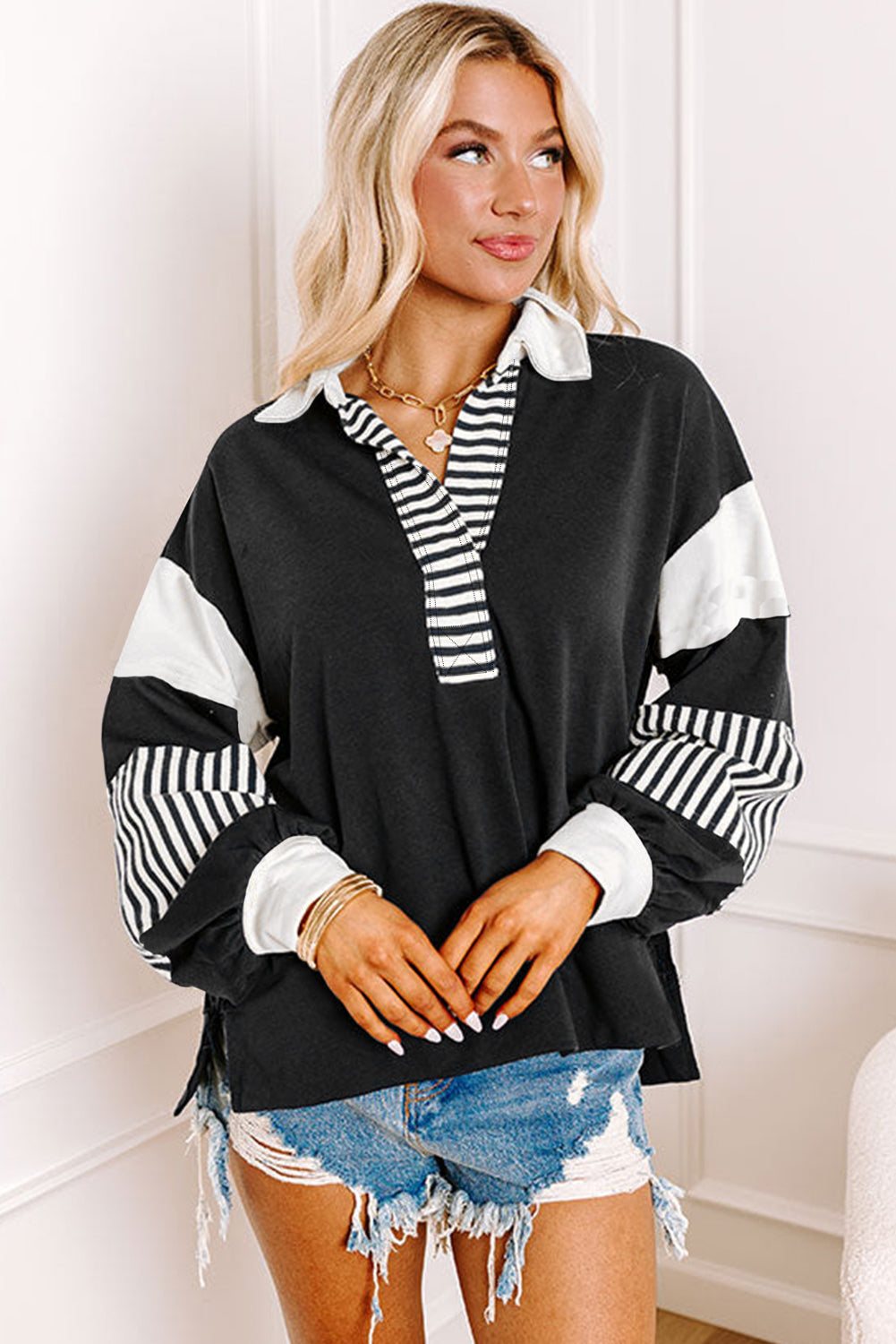 Schwarzes Sweatshirt mit gestreiftem Colorblock-Patchwork-Kragen