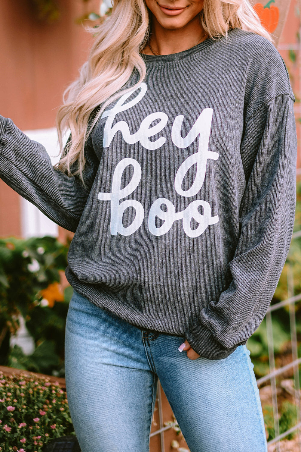 Graues Halloween-Sweatshirt mit „Hey Boo“-Grafik und Kordel