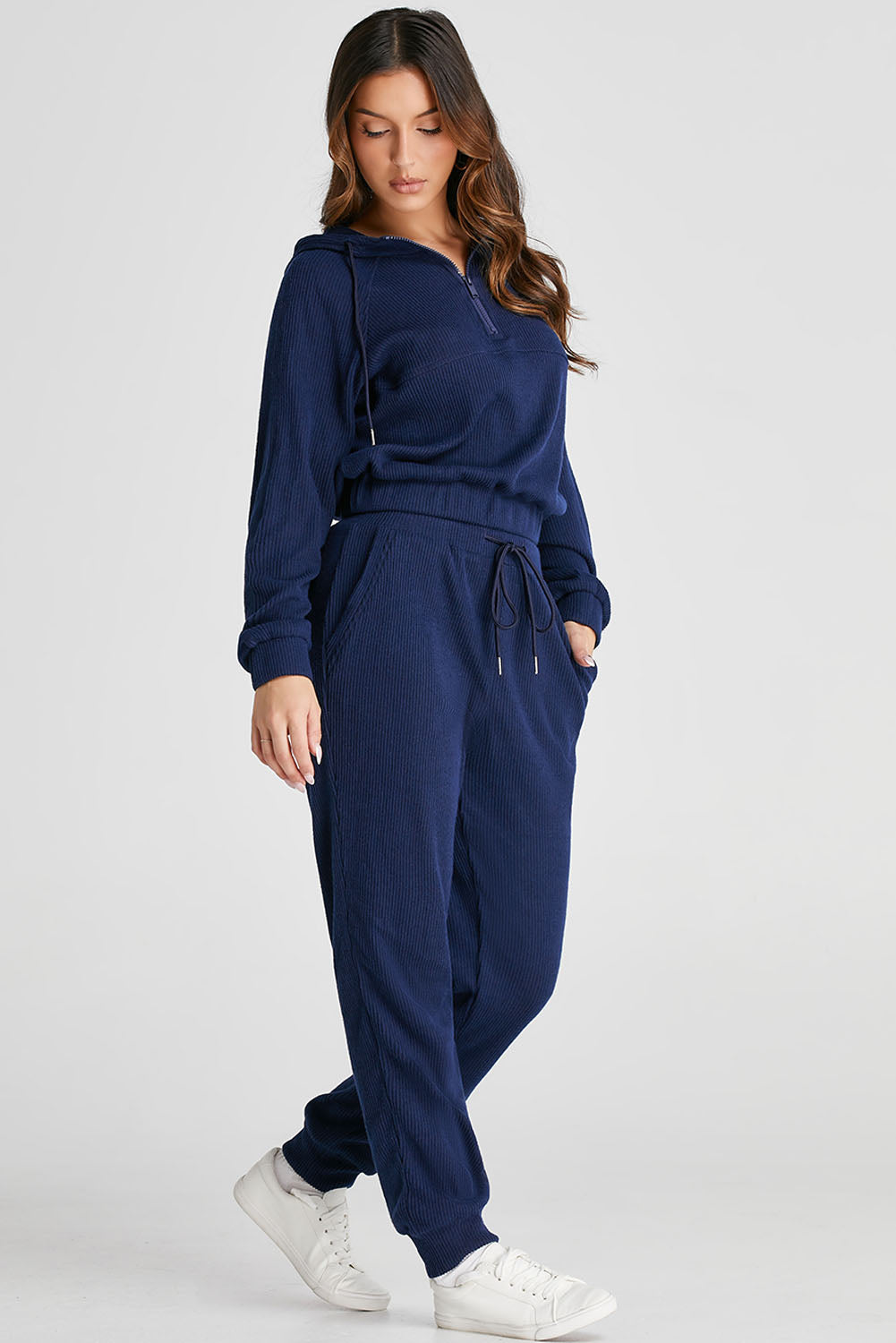 Marineblaues Set aus kurzem Hoodie und Jogginghose mit Kordelzug