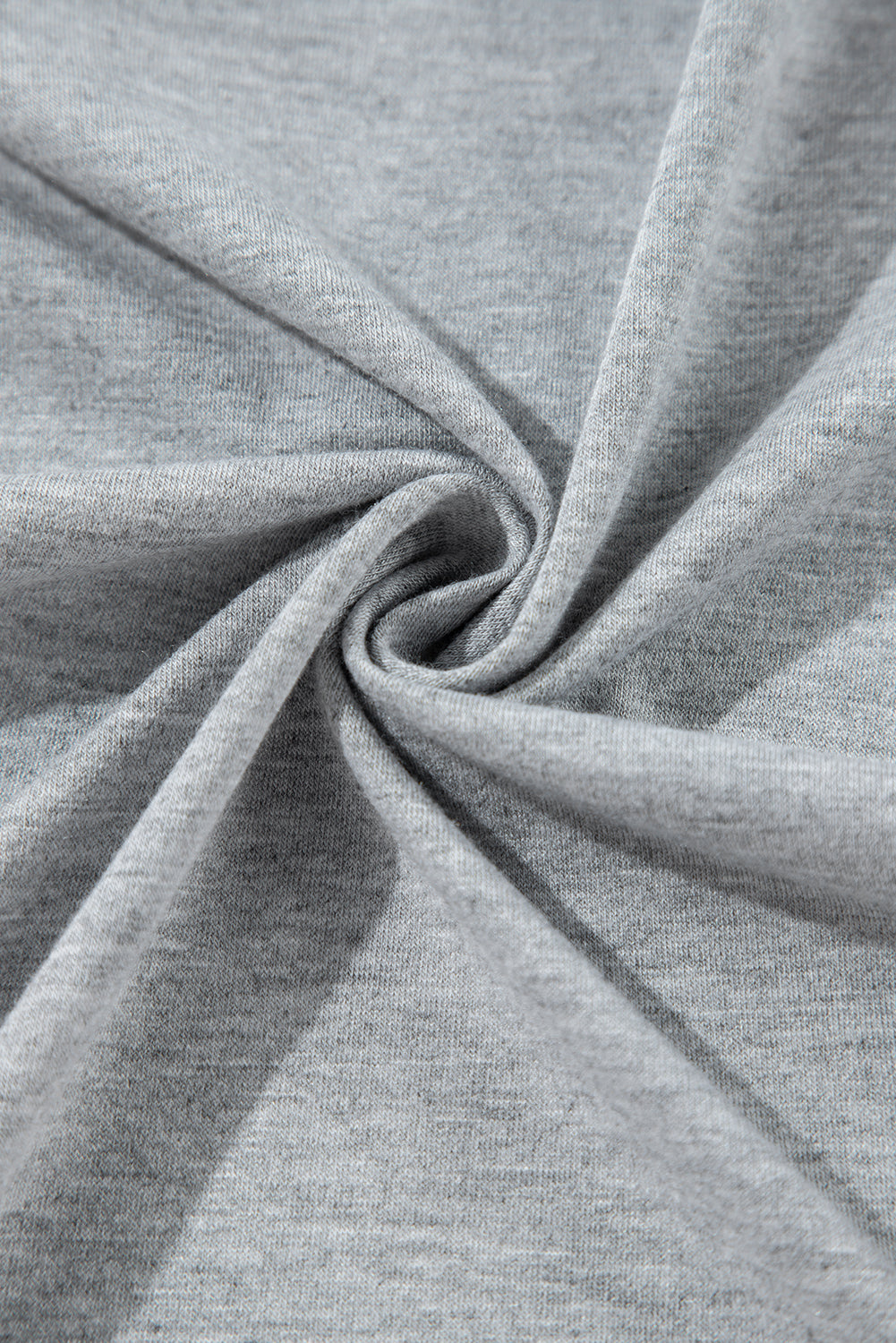 Hellgraues Lounge-Set mit langer Strickjacke und engen Hosen