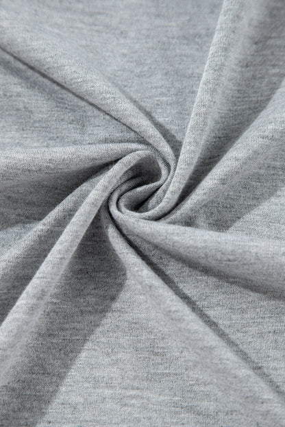 Hellgraues Lounge-Set mit langer Strickjacke und engen Hosen
