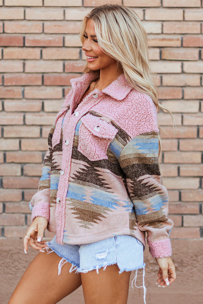 Rosa Sherpa-Mantel mit geknöpfter Pattentasche und Western-Aztekenmuster