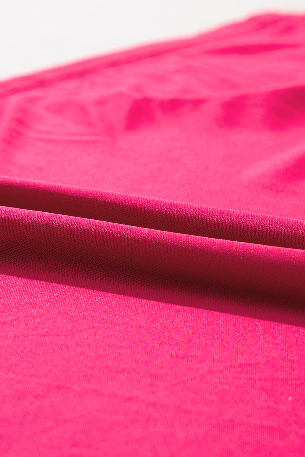 Rotes Babydoll-Kleid aus Samt mit Bindeband und quadratischem Ausschnitt