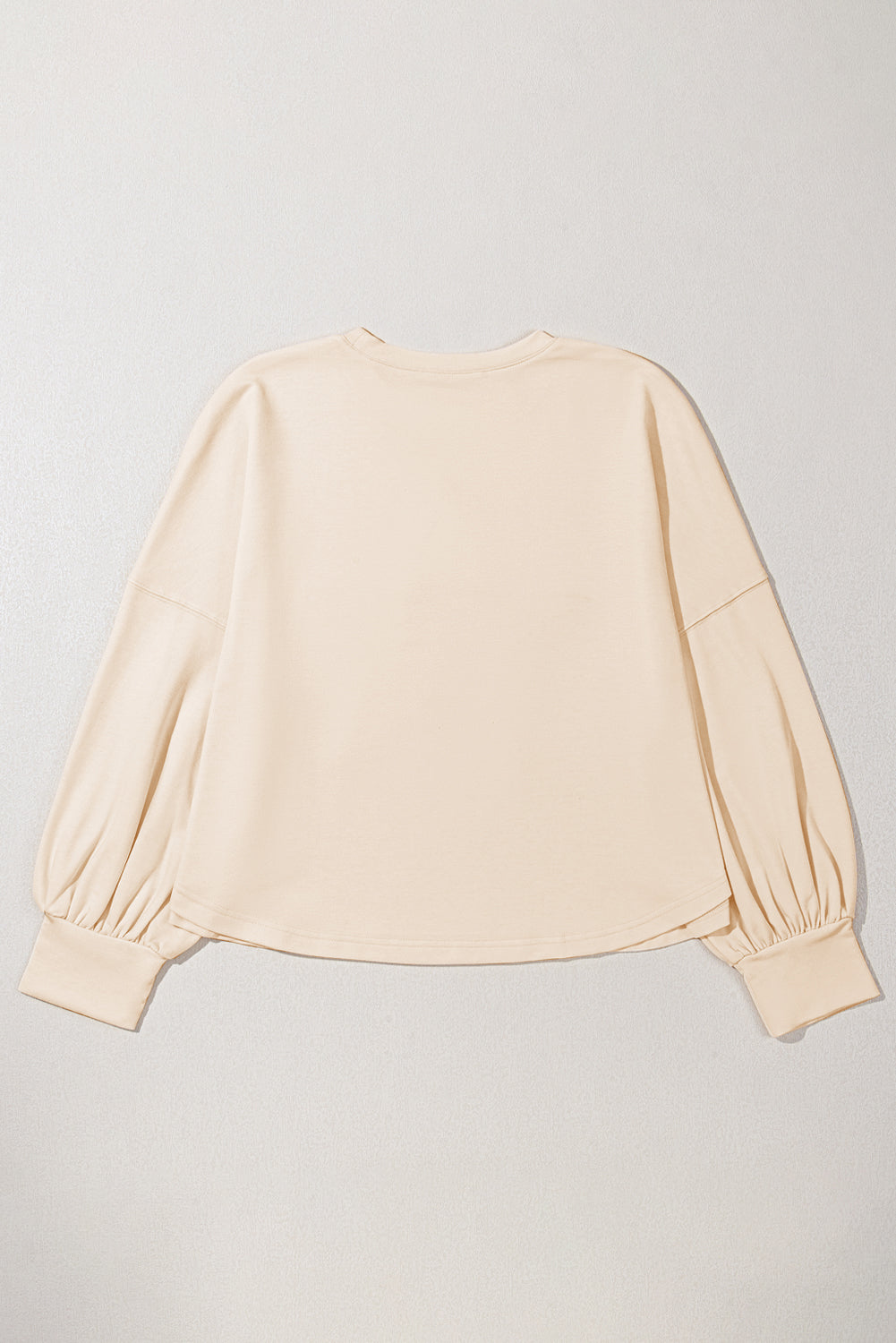 Beiges T-Shirt mit Rundhalsausschnitt und Nieten in Sternform in Übergröße