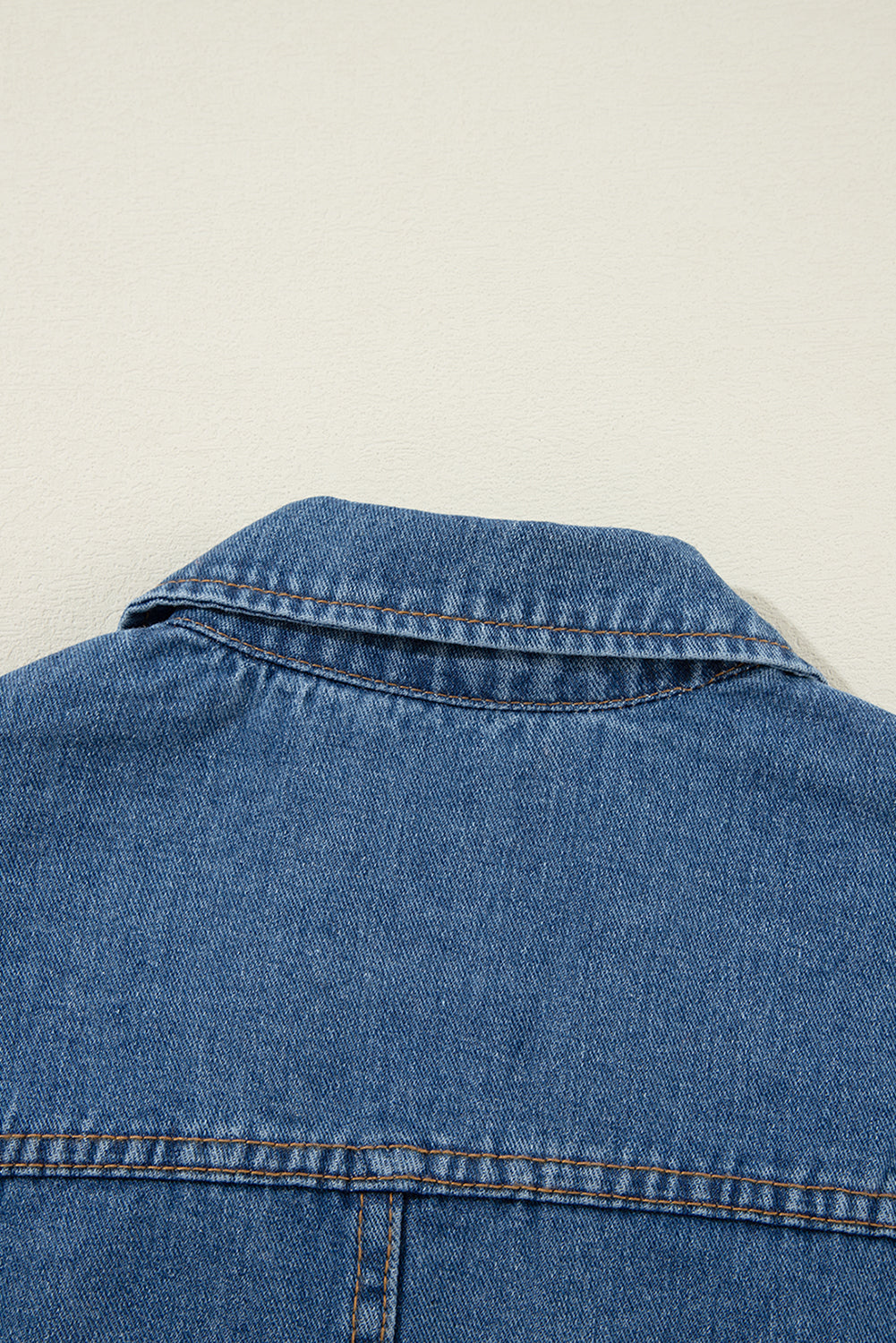 Segelblaue Jeansjacke mit Seitentaschen und Reverskragen