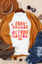 Weißes T-Shirt mit Herbstbrise und Herbstblättern