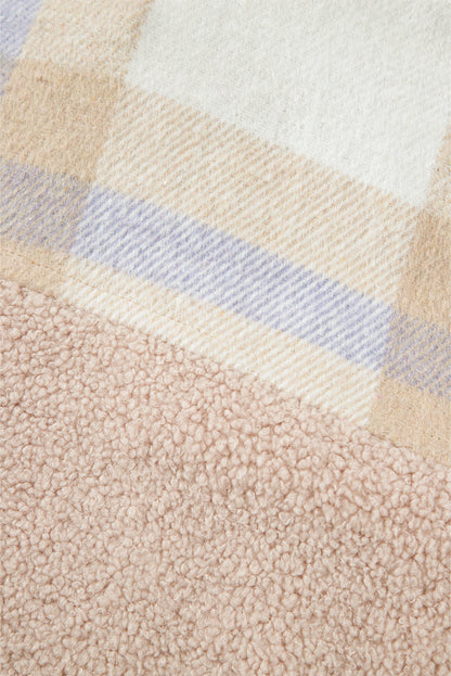 Rauchgrauer, karierter Sherpa-Langmantel mit Patchwork-Kragen und Knopfleiste