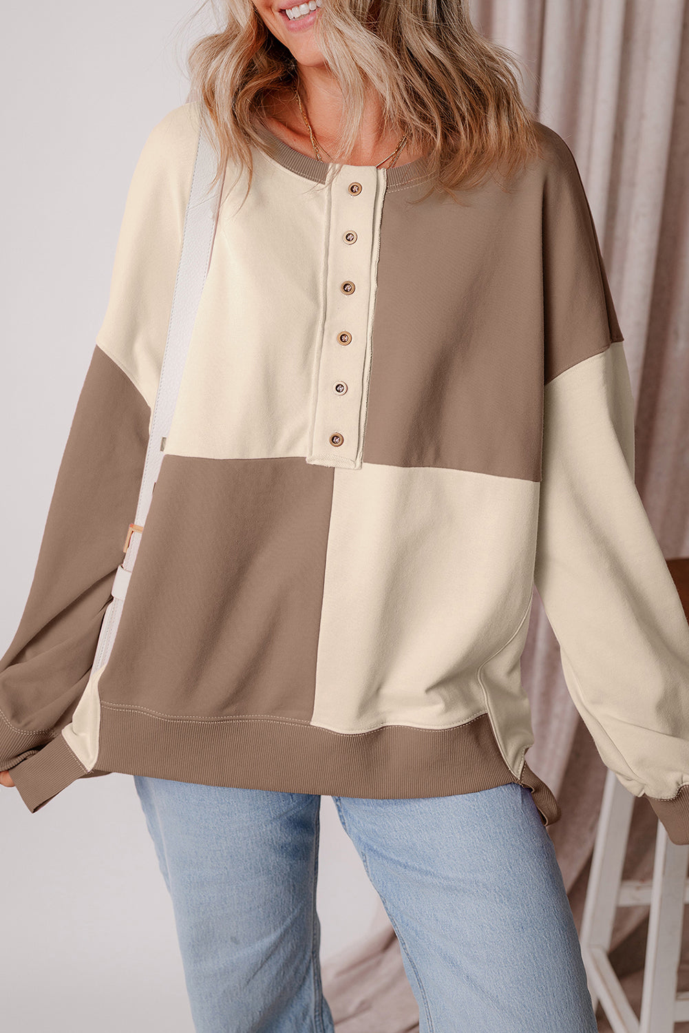 Parchment – Henley-Sweatshirt mit Farbblockdesign und hohem Bund in Übergröße