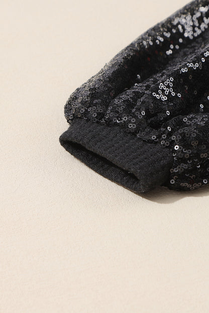 Schwarzes Waffelstrick-Top mit Pailletten und Patchwork-Ärmeln und offenem Rücken