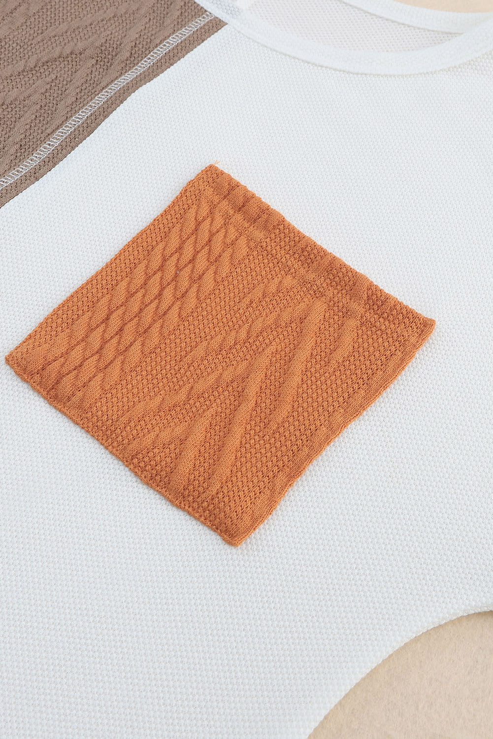 Oranges, langärmliges, strukturiertes Strickoberteil mit Colorblock-Brusttasche