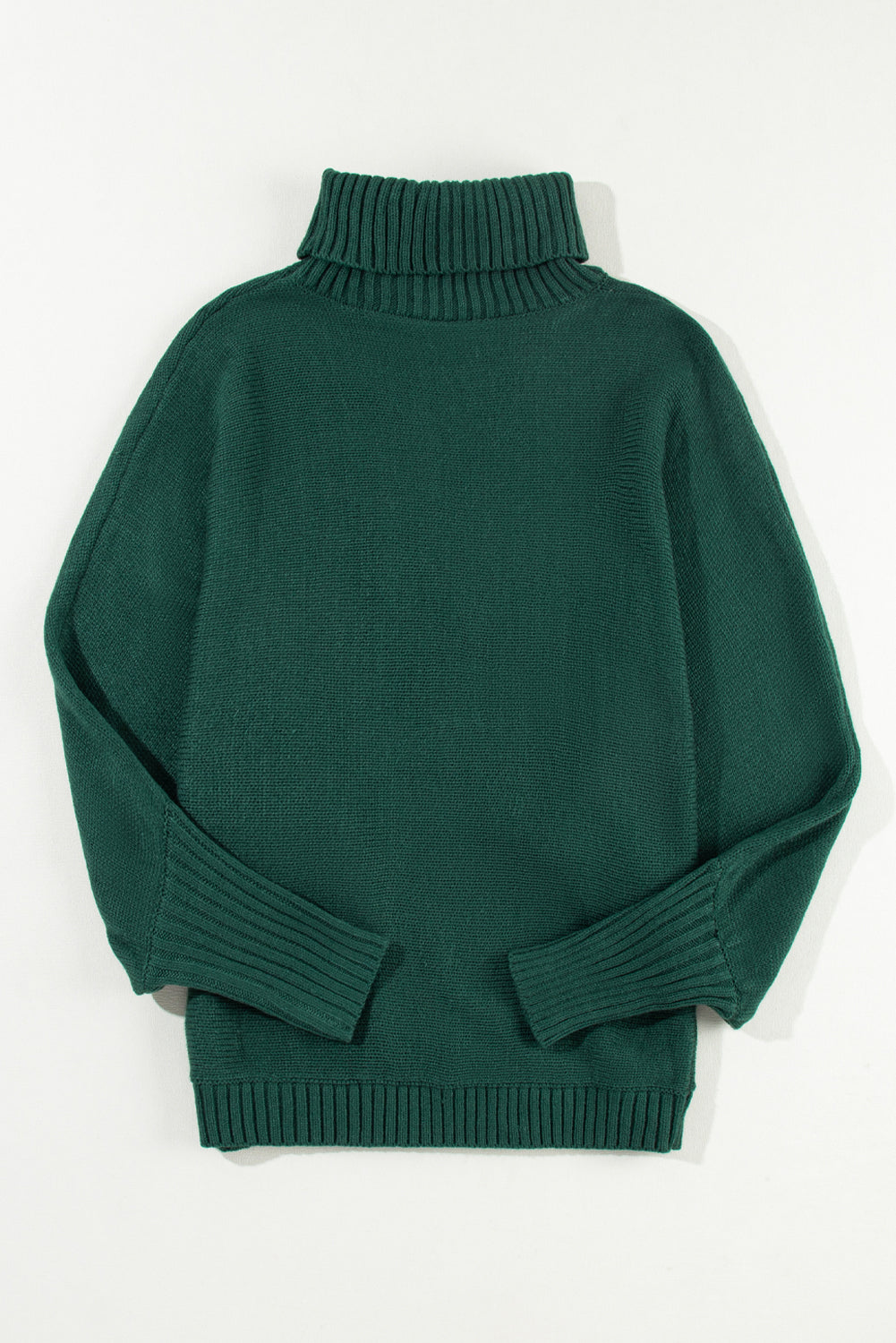 Schwarzgrüner Pullover mit fröhlicher Buchstabenstickerei und hohem Kragen