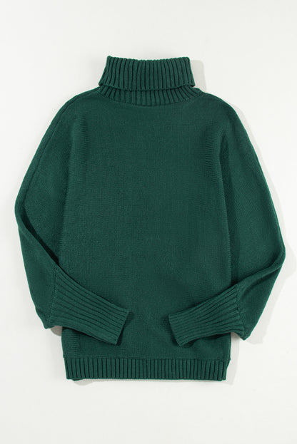 Schwarzgrüner Pullover mit fröhlicher Buchstabenstickerei und hohem Kragen