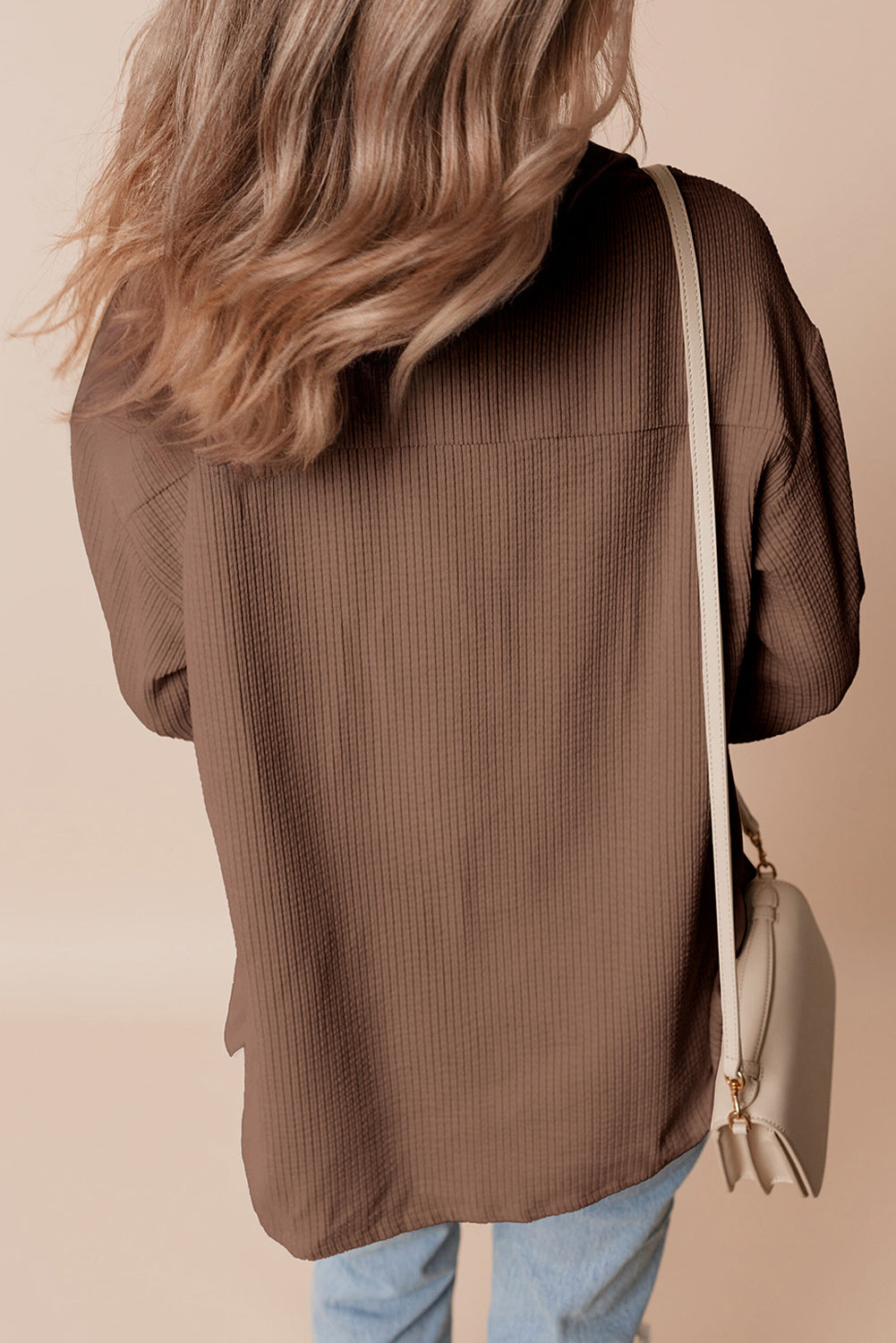 Kastanienbraune Cord-Shacket mit Pattentasche und Knopfleiste