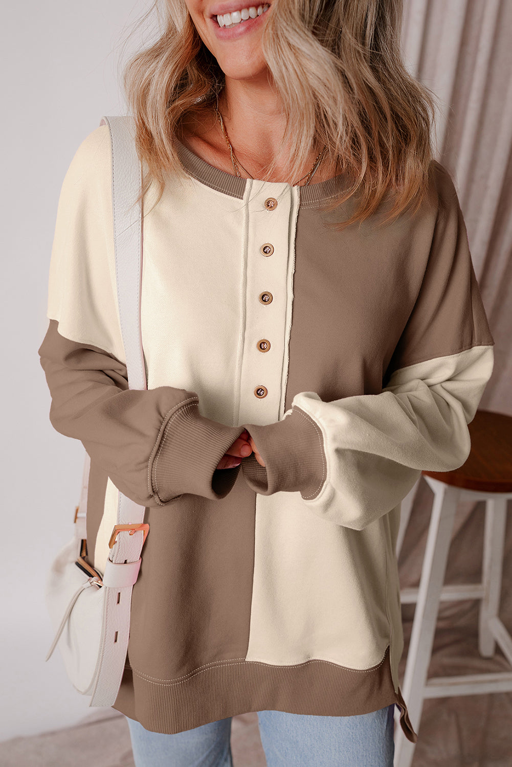 Parchment – Henley-Sweatshirt mit Farbblockdesign und hohem Bund in Übergröße