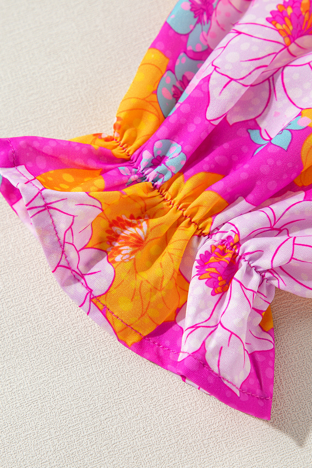 Bluse mit Volantärmeln und Reverskragen und Rosen-Blumendruck