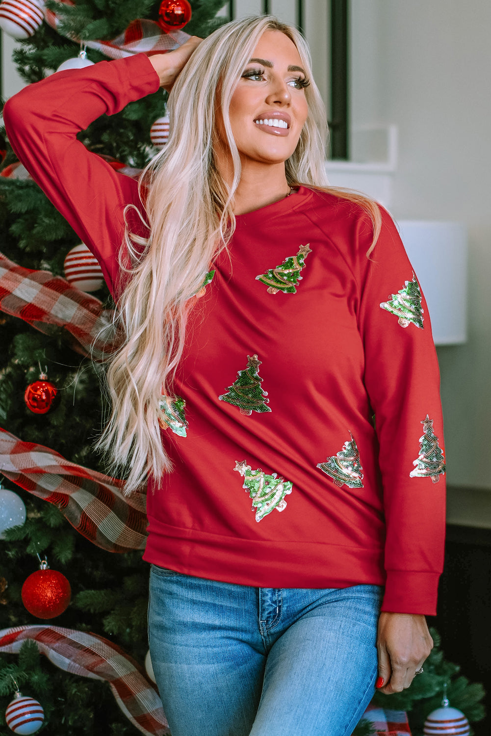 Feurig-rotes Pailletten-Sweatshirt mit Weihnachtsbaum und Raglanärmeln