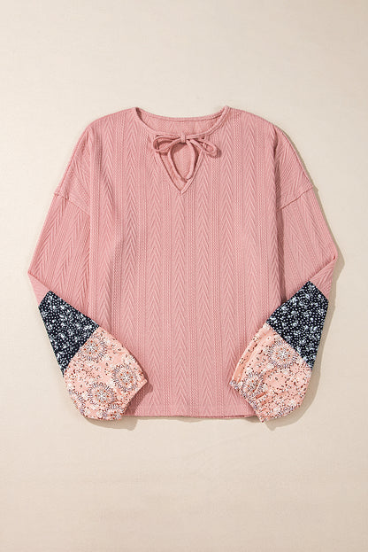 Altrosa Bluse mit V-Ausschnitt und floralem Patchwork-Muster und Kordelzug