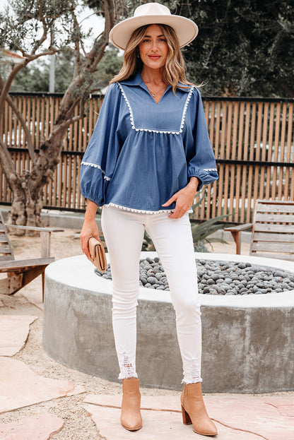 Abendblaue Babydoll-Bluse mit 3/4-Puffärmeln und Kragen aus Spitze mit Zickzackmuster