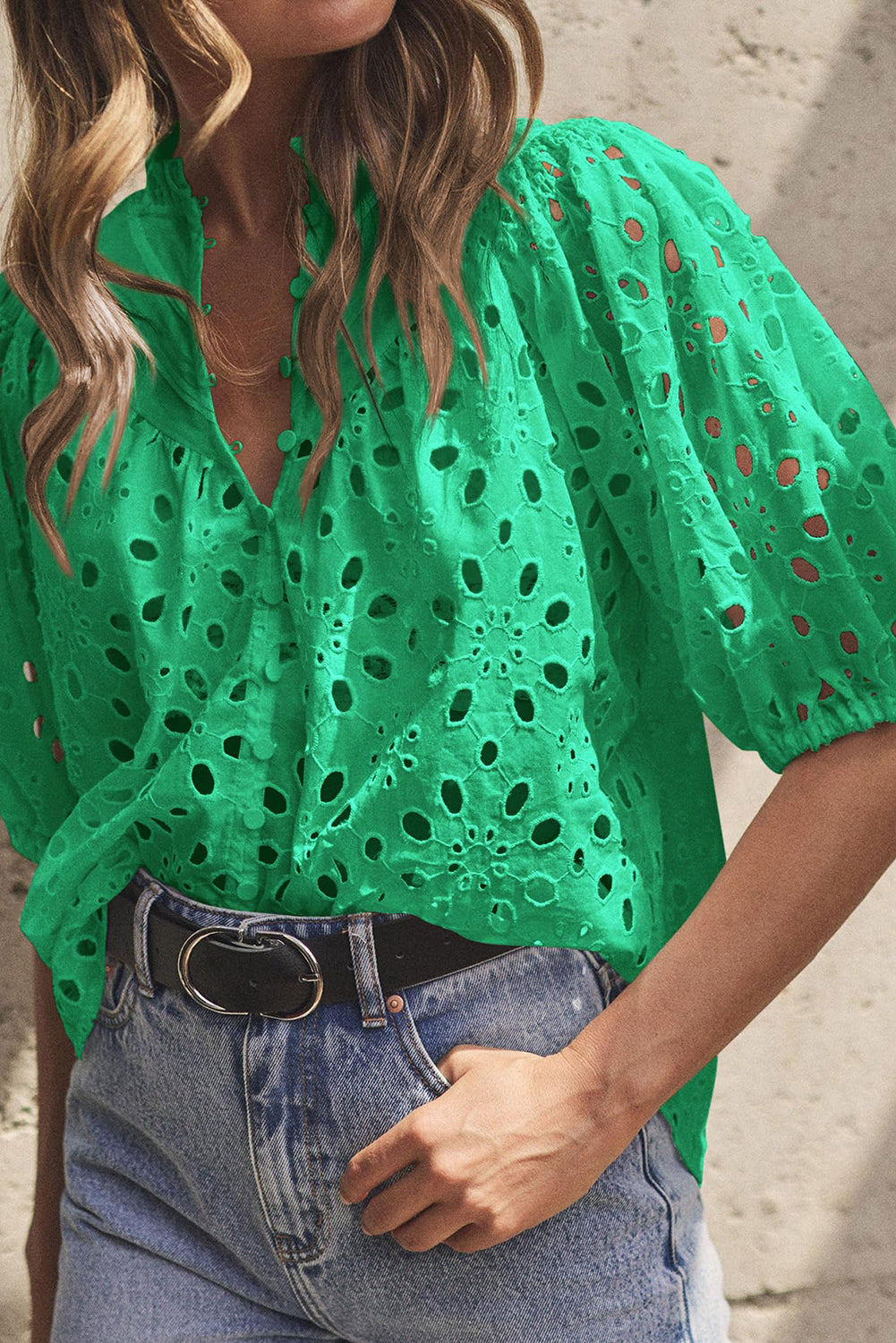 Grüne Bluse mit Blumenstickerei und Puffärmeln