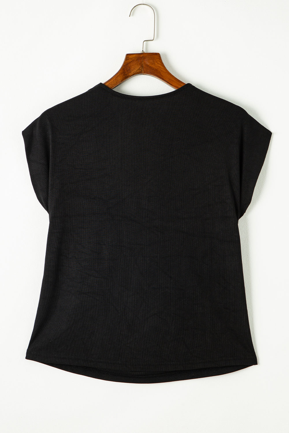 Schwarzes T-Shirt mit Wasserfallausschnitt und Fledermausärmeln
