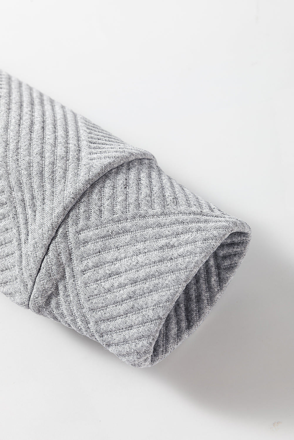 Graues, einfarbiges, strukturiertes Etuikleid mit langen Ärmeln