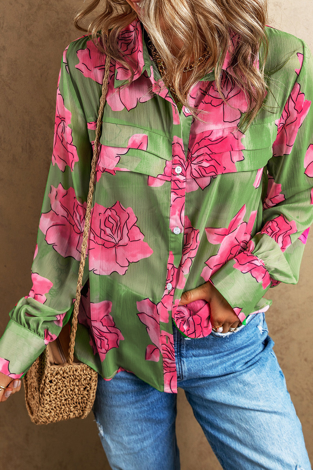 Grünes Hemd mit Puffärmeln und Blumenmuster