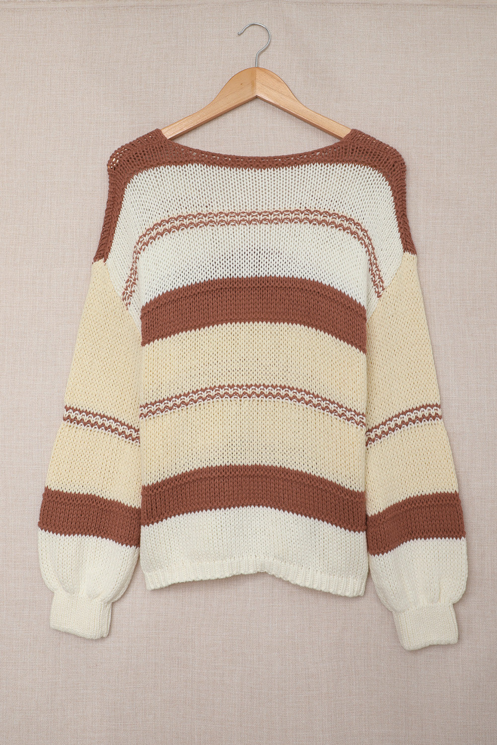 Gestrickter Pullover mit V-Ausschnitt und Laternenärmeln