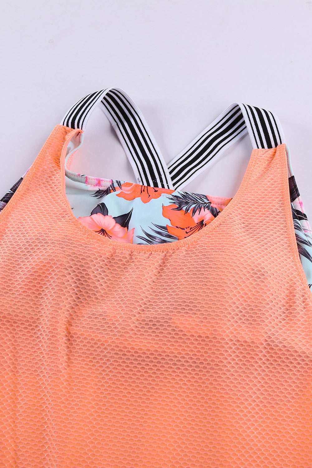 Orangefarbener bedruckter Racerback-Tankini mit Spleißmuster
