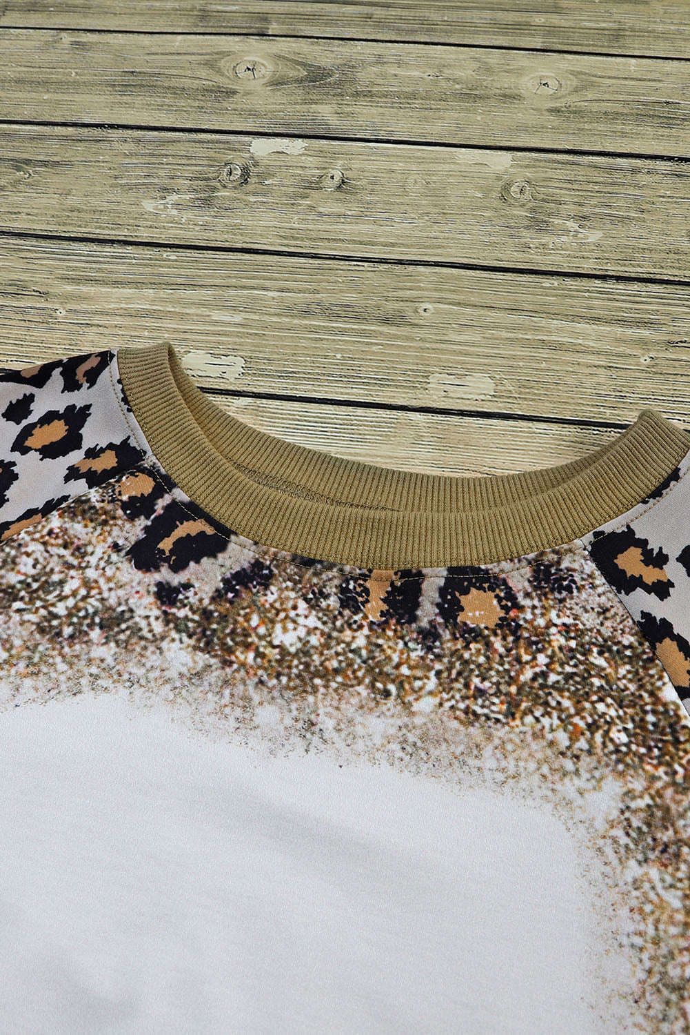 Gebleichtes Langarm-Top mit Leopardenmuster