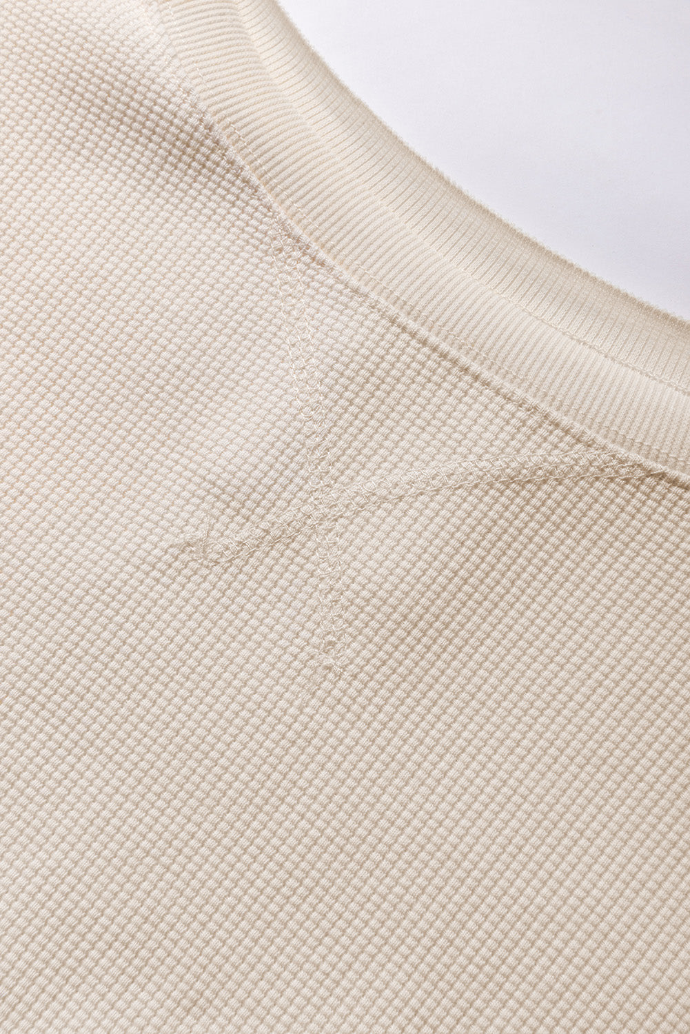 Weißes Oversize-Sweatshirt mit Waffelstrick und Bischofsärmeln