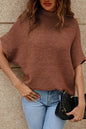 Kaffeefarbener Pullover mit Stehkragen und kurzen Fledermausärmeln