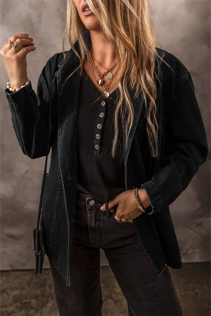 Schwarze Jeansjacke mit Seitentaschen und Reverskragen