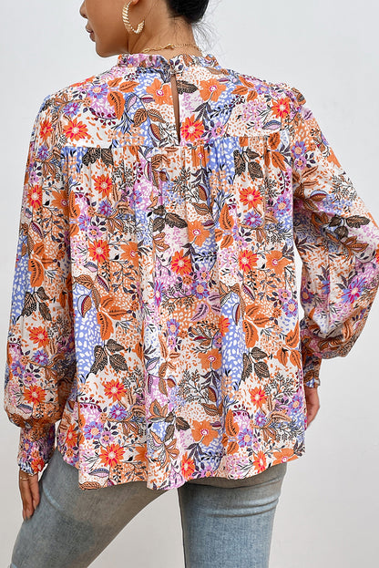 Mehrfarbige Bluse mit Blumenmuster, Bischofsärmeln und Rüschen am Rundhalsausschnitt