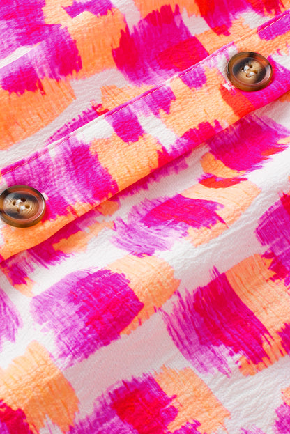 Rosa Bluse mit abstraktem Print und hohem Kragen, Knopfleiste hinten und Rüschen