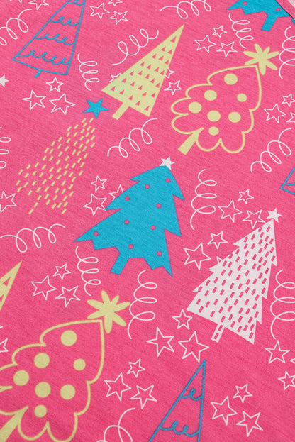 Lounge-Set aus T-Shirt mit V-Ausschnitt und Hose mit Weihnachtsbaum-Print in Rosé