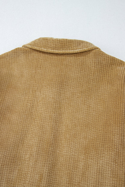 Hellbeige Cord-Shacket mit aufgesetzten Taschen und Knopfleiste