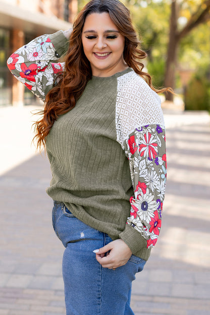 Vineyard Green – Bluse mit strukturiertem Patchwork-Blumenmuster und Raglanärmeln in Übergröße