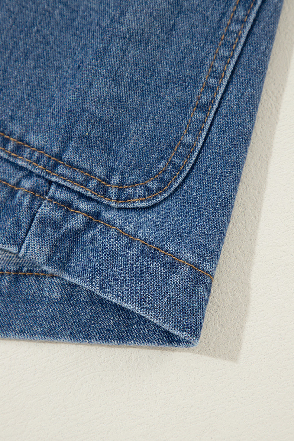 Segelblaue Jeansjacke mit Seitentaschen und Reverskragen