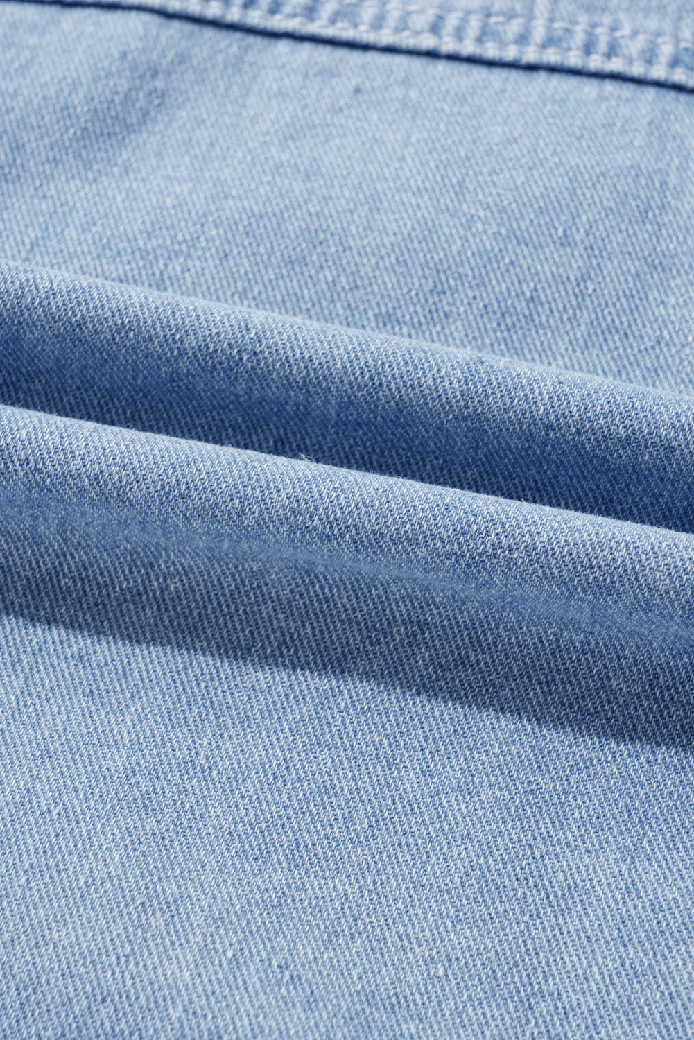 Khakifarbene Oversize-Jeansjacke mit Patchwork-Karomuster und Knöpfen