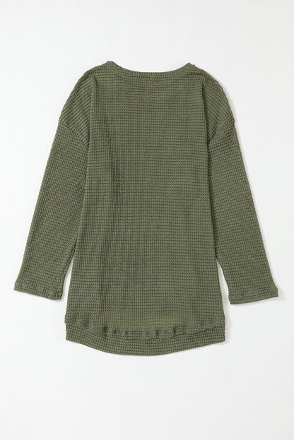 Grünes Oversize-Oberteil mit hohen Schlitzen und Waffelstrick