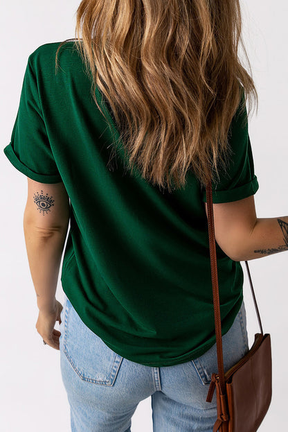 Grünes T-Shirt mit St. Patrick's Kleeblatt-Patch und Grafik