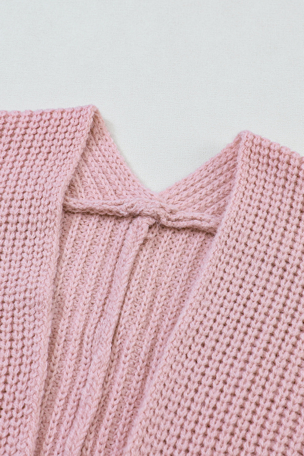 Rosafarbener Oversize-Strickpullover mit umgeschlagenen Ärmeln