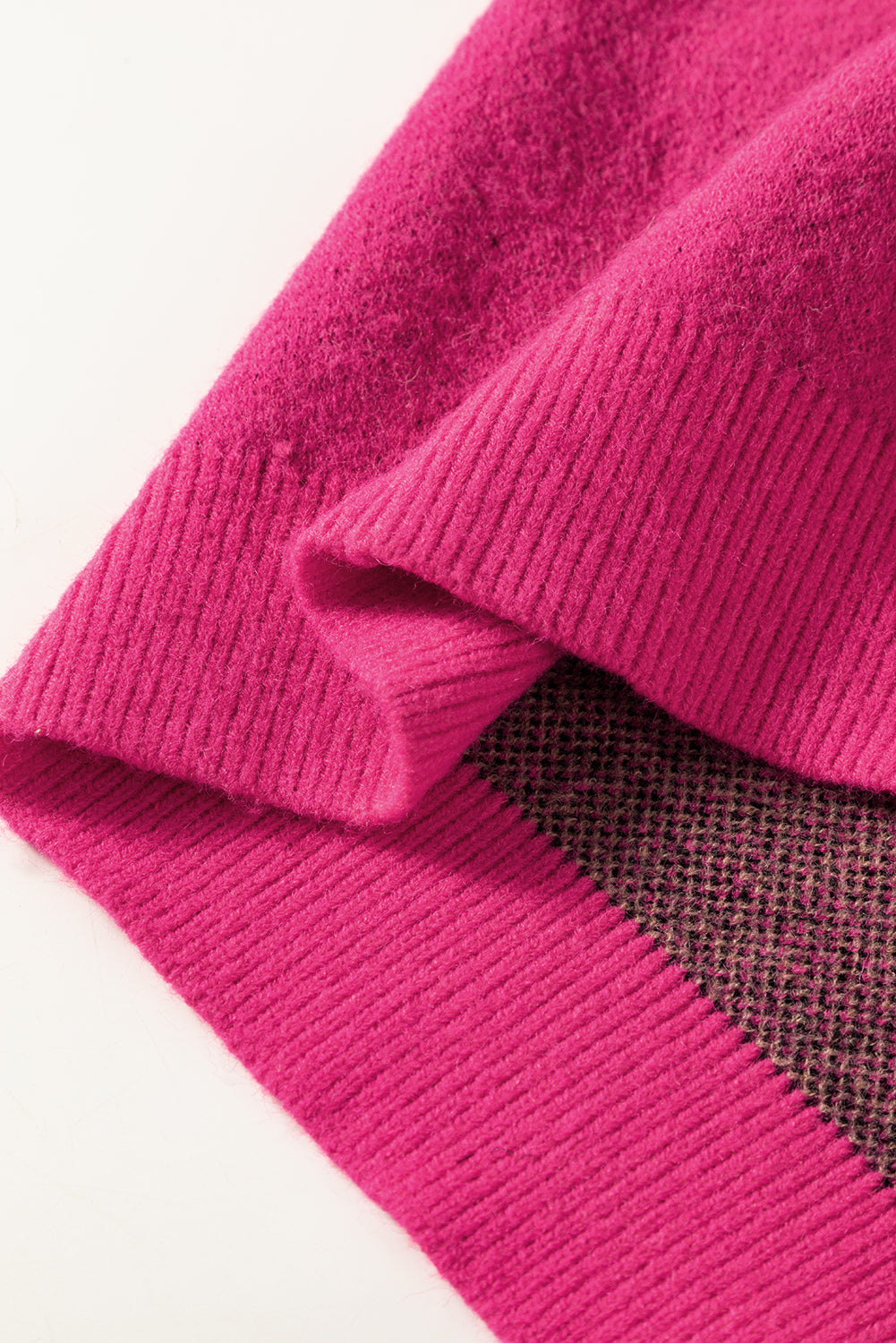 Rosaroter, lässiger Strickpullover mit wildem Tiermuster