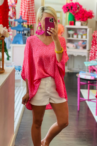 Oversize-Oberteil mit V-Ausschnitt und Halbarm und Leopardenmuster in Rosa