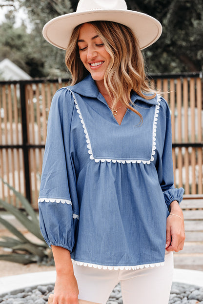 Abendblaue Babydoll-Bluse mit 3/4-Puffärmeln und Kragen aus Spitze mit Zickzackmuster