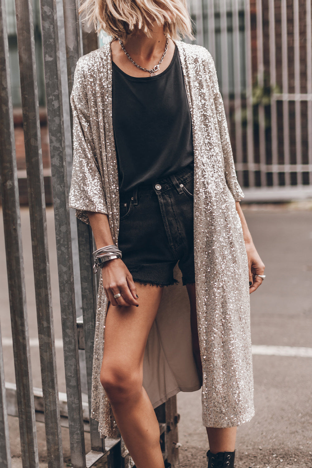 Aprikosenfarbener Kimono mit Pailletten und 3/4-Ärmeln und offener Vorderseite