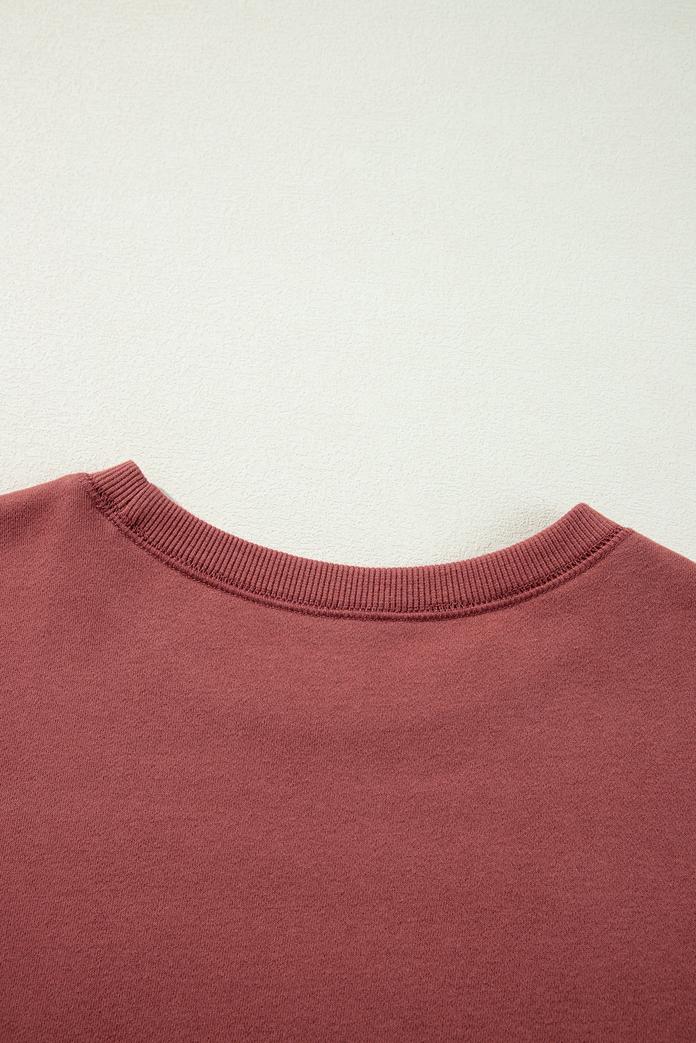 Mineralrotes zweifarbiges Patchwork-Pullover-Sweatshirt mit überschnittener Schulter
