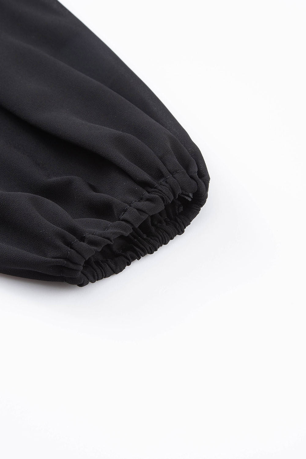 Schwarzes Langarm-Top mit One-Shoulder-Träger aus Netzstoff