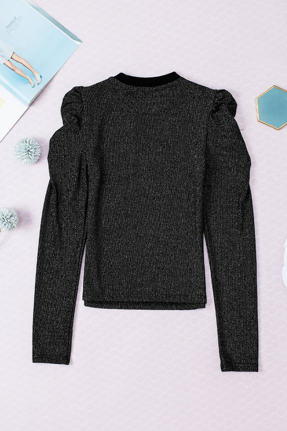 Schwarzes, schmal geschnittenes Strickoberteil mit Gigot-Ärmeln in Metallic-Optik