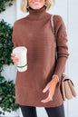 Mineralroter Rollkragenpullover aus Rippstrick